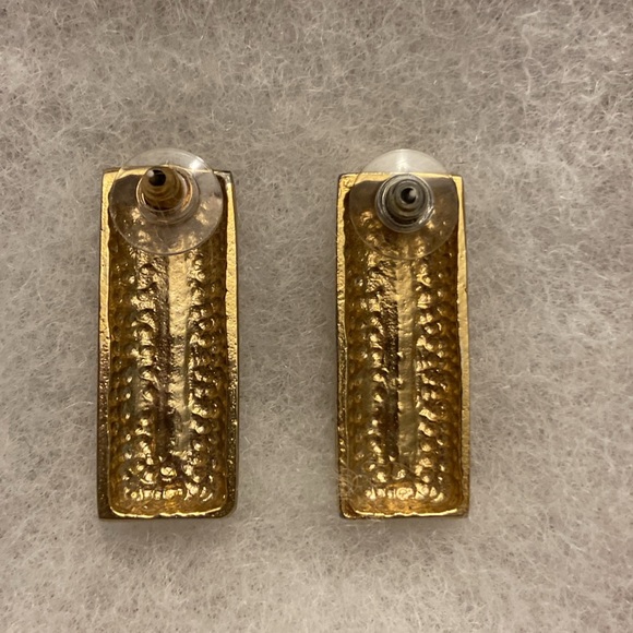 💜Vintage Gold Tone Rhinestone Bar Pierced Earrings - Picture 2 of 2